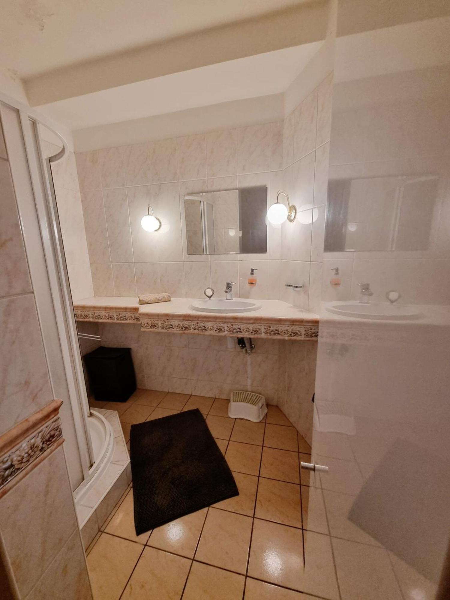Big 4 Room Huge Apartment Pressburg Exterior foto